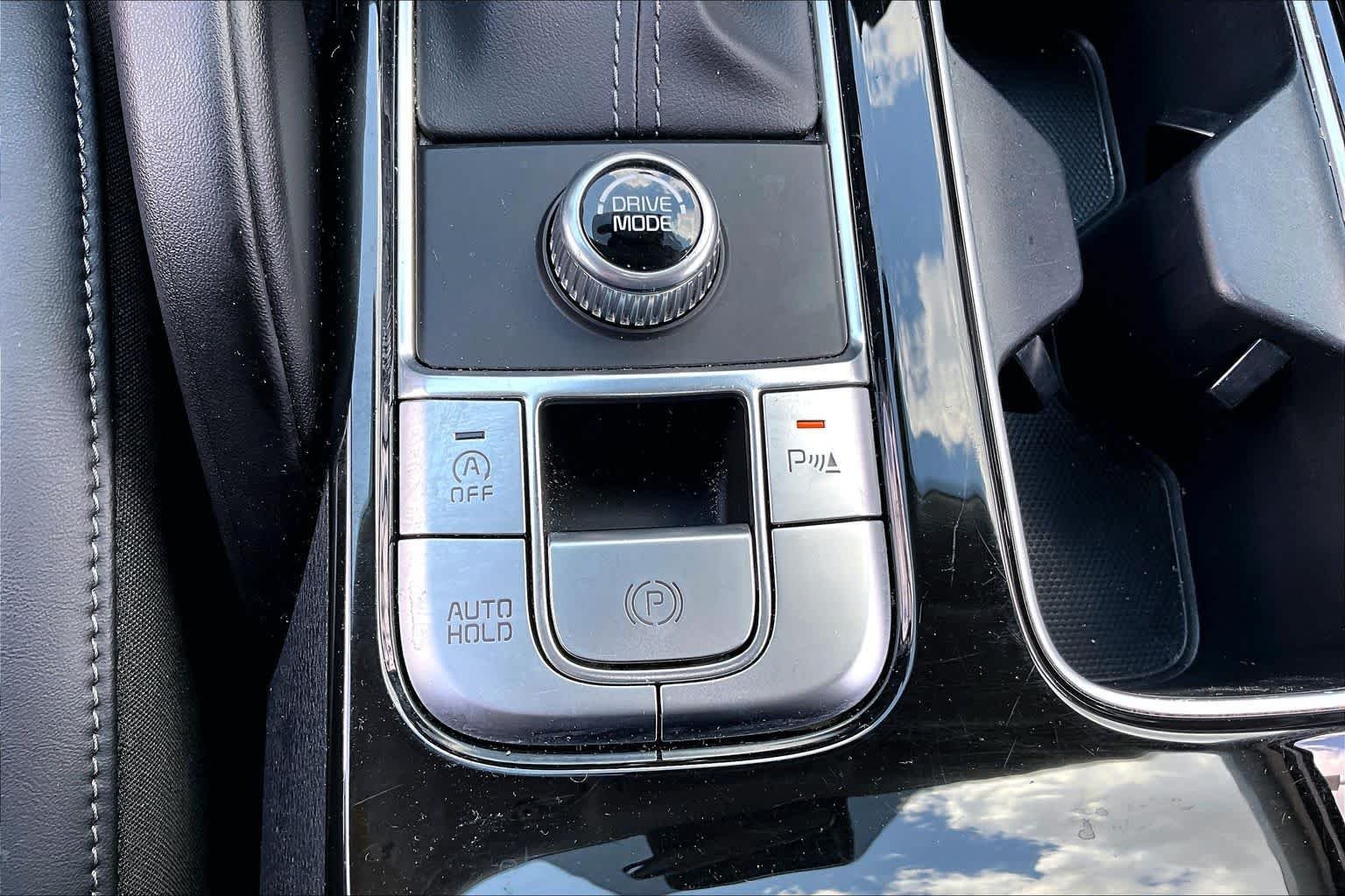 Used 2025 Glacial White Pearl Kia S image 33