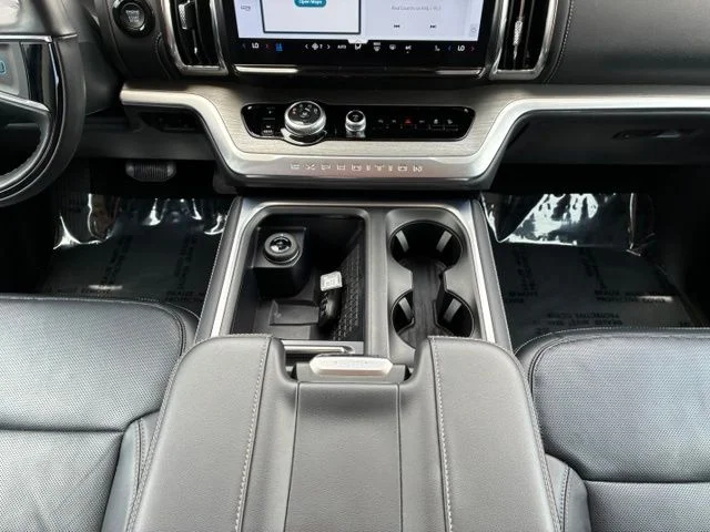 Used 2025 Black Metallic Ford Platinum image 13