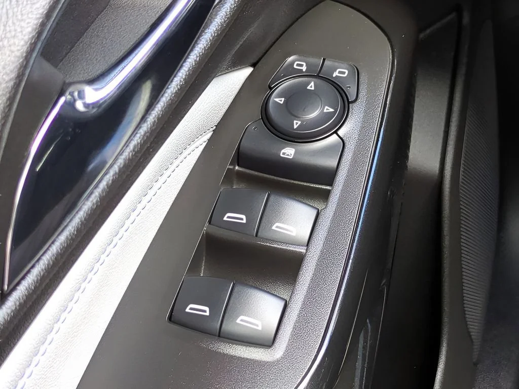 Used 2024 Summit White Chevrolet LT image 18