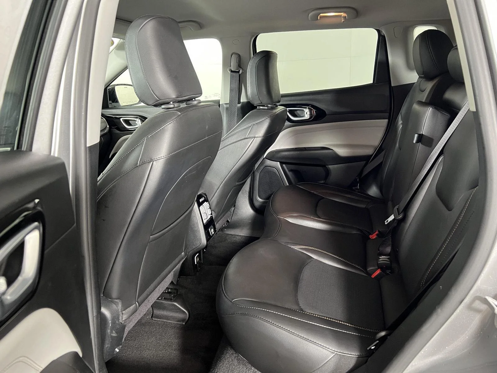 Used 2022 Gy Jeep Limited image 6