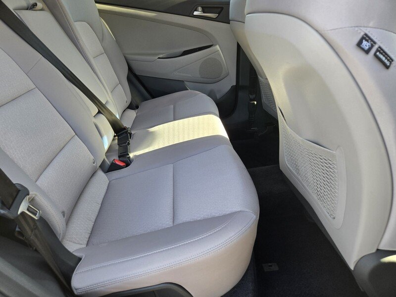 Used 2018 Molten Silver HYUNDAI VALUE FWD image 15
