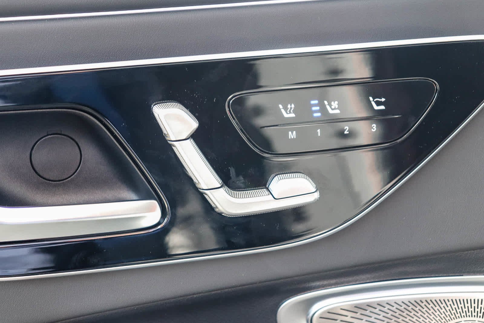 New 2027 MANUFAKTUR exclusive graphite grey magno Mercedes-Benz AMG® CLE 53 image 30