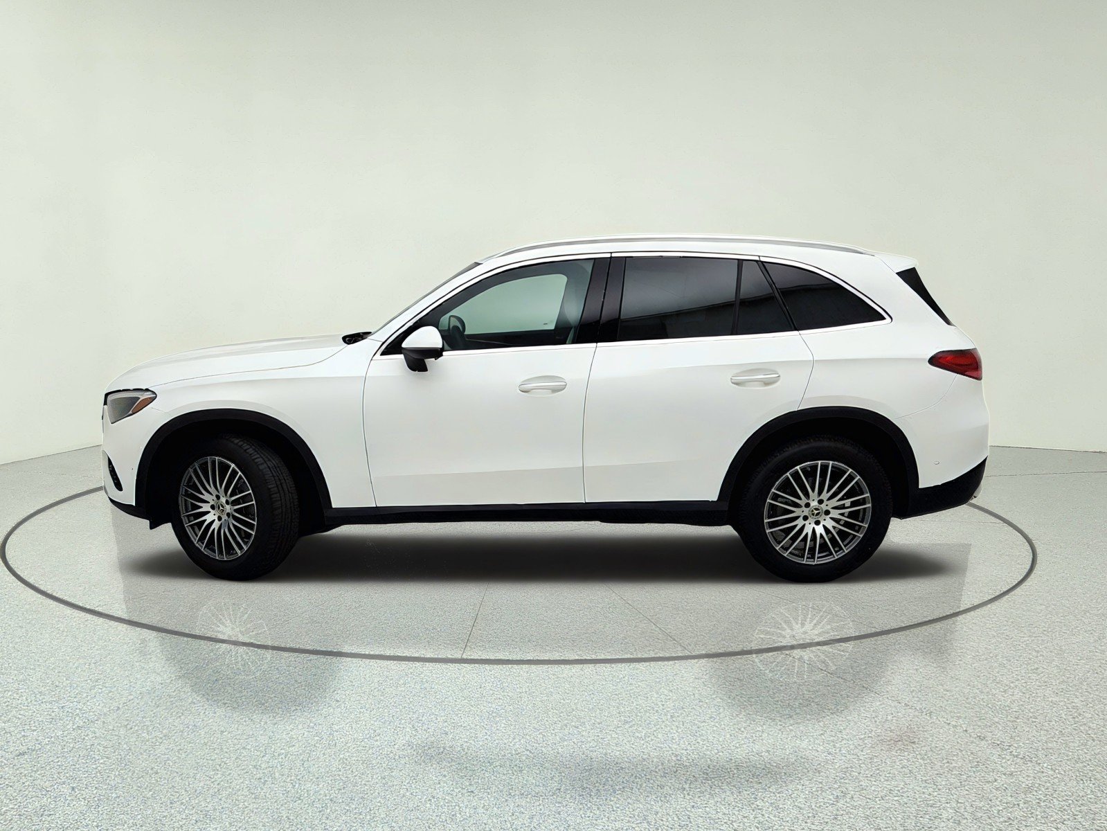 Certified Used 2025 Polar White Mercedes-Benz GLC 300 image 14