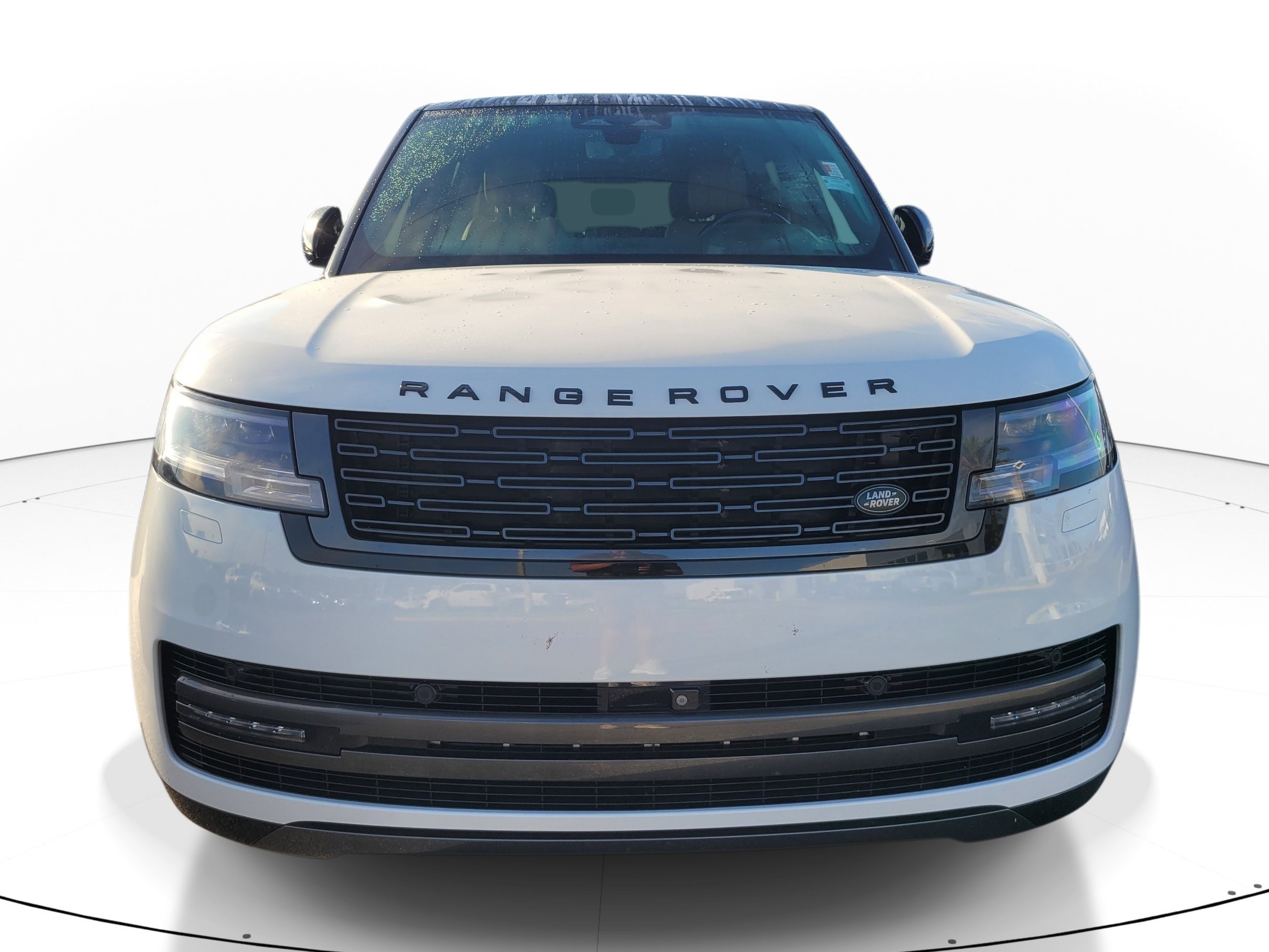 Used 2024  Land Rover SE image 2