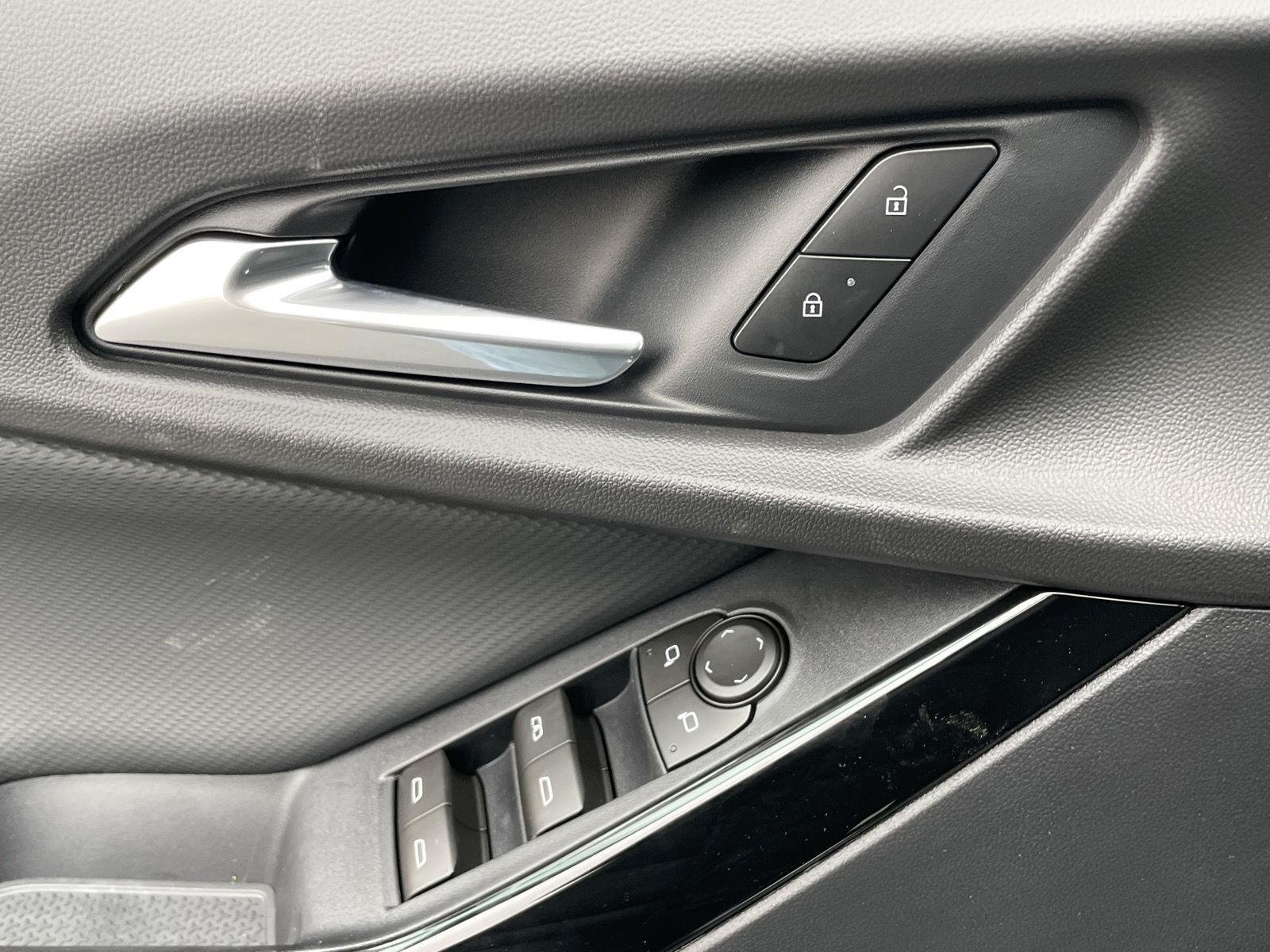 New 2026 Summit White Chevrolet LT image 27