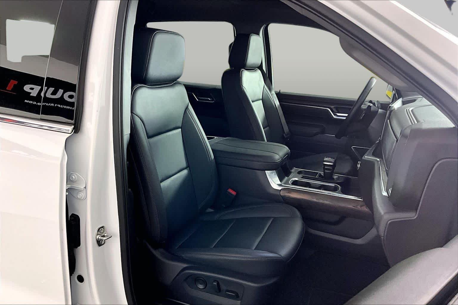 Used 2025 Summit White GMC SLT image 9