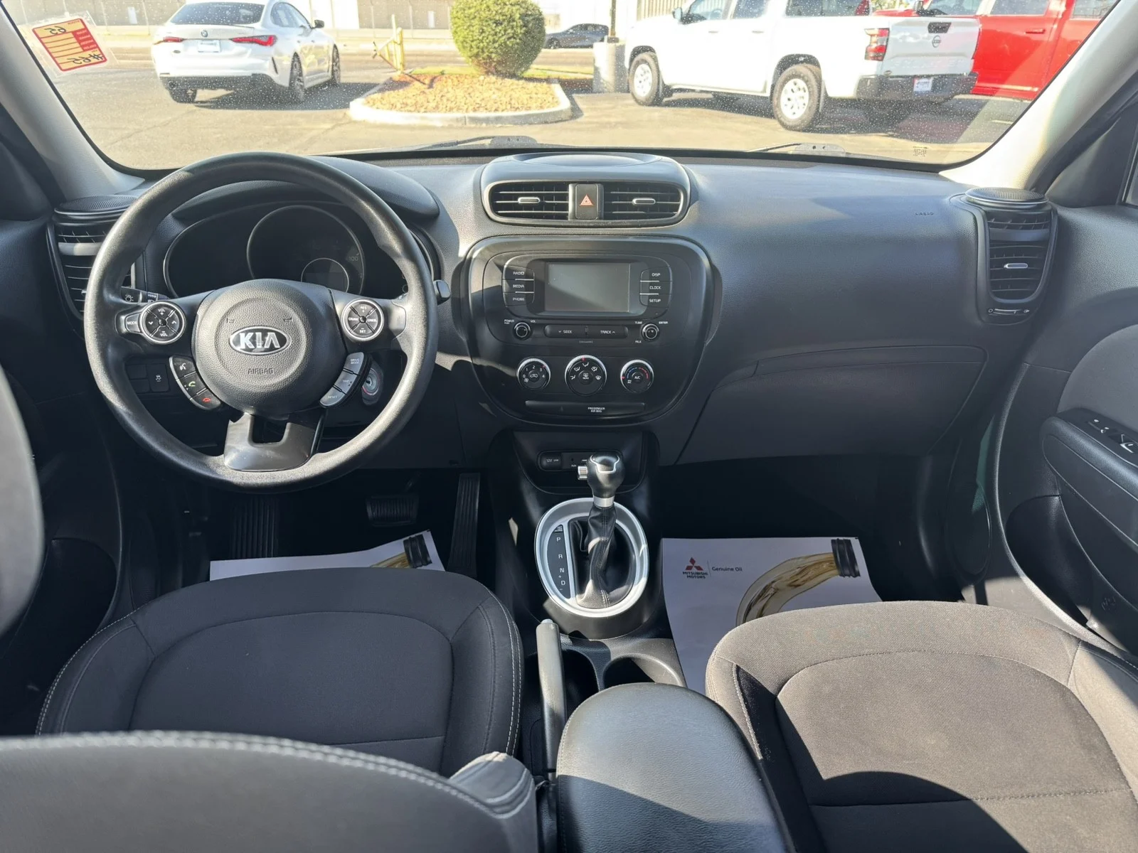 Used 2019 grey Kia Base image 23