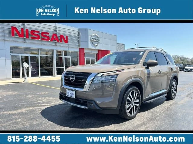 2023 Nissan Pathfinder Platinum 4WD's photo
