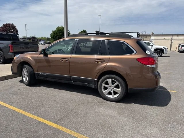 Used 2013 Tan Subaru 2.5i image 8