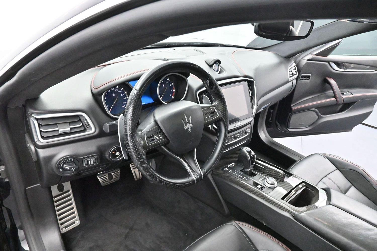 Used 2018 Nero Maserati S GranSport image 12