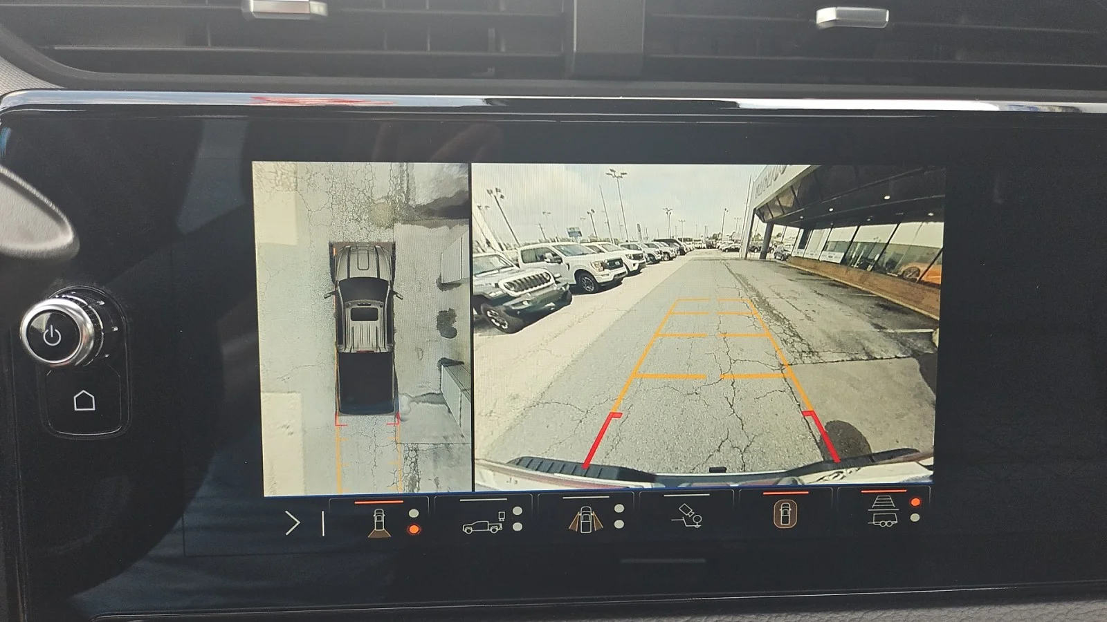 Used 2024 Silver GMC  image 24
