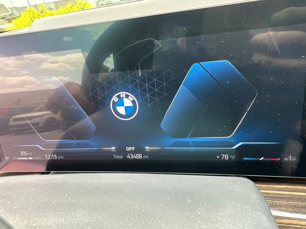 Used 2025 Black BMW xDrive40i image 11