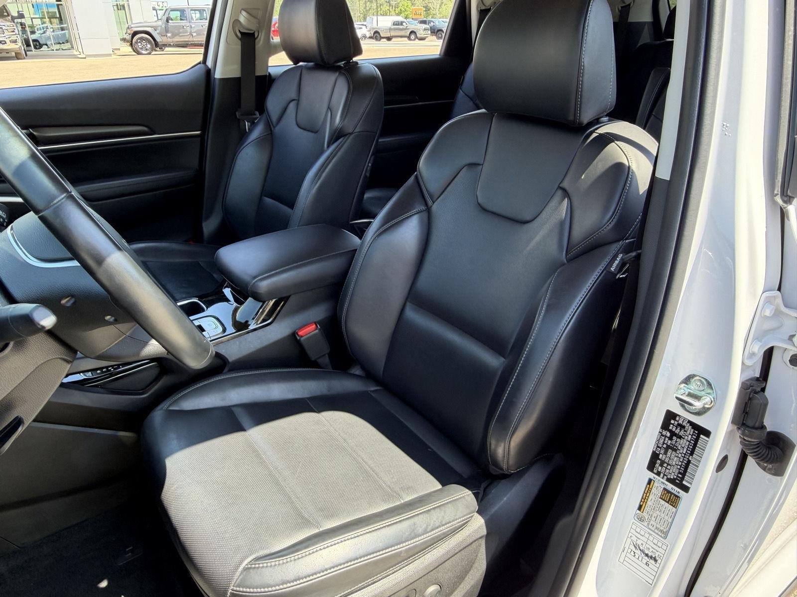 Used 2025 Glacial White Pearl Kia S image 16