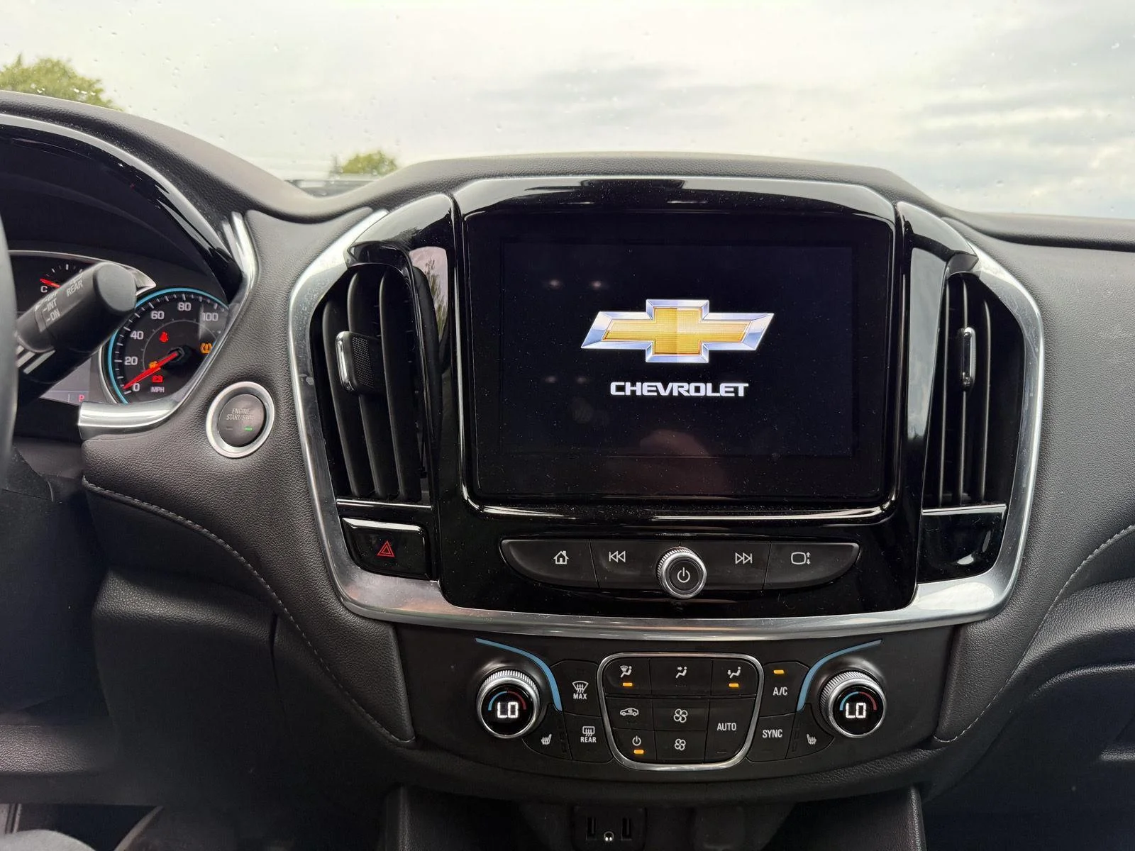Used 2023 Summit White Chevrolet LT Cloth image 3