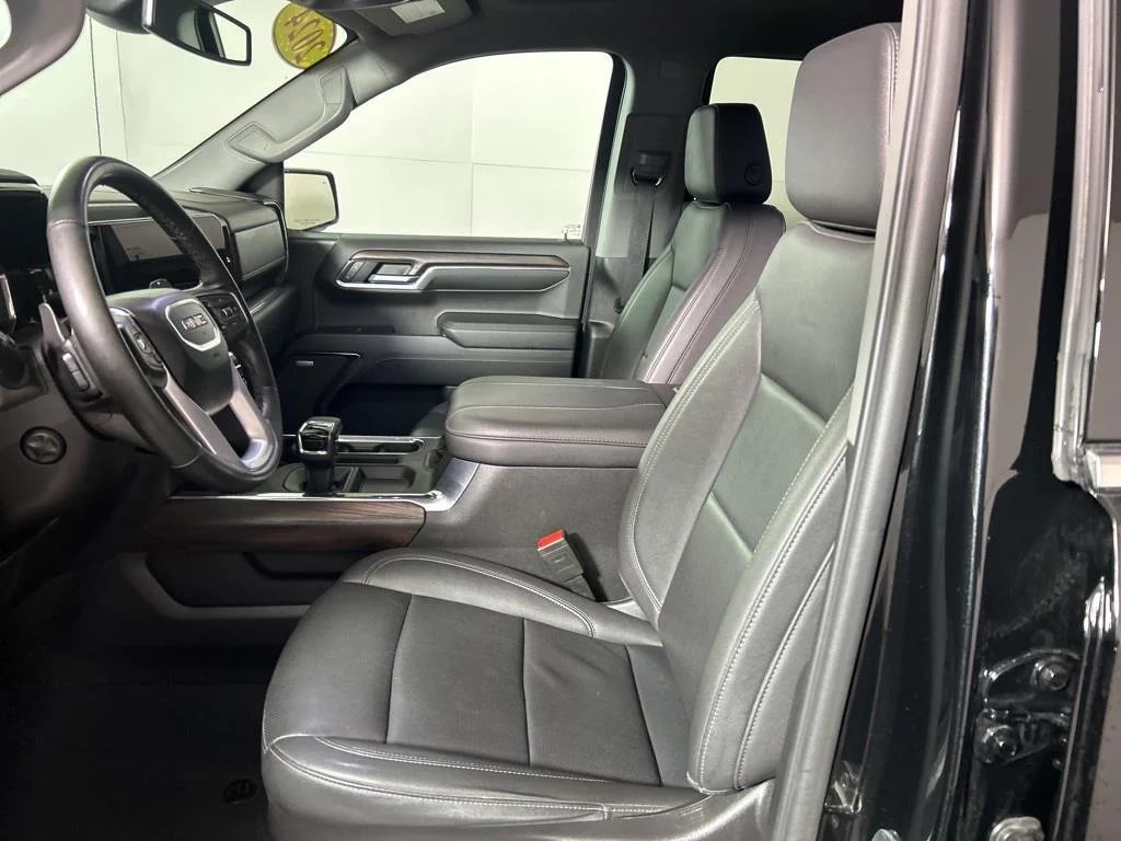 Used 2024 Onyx Black GMC SLT image 16