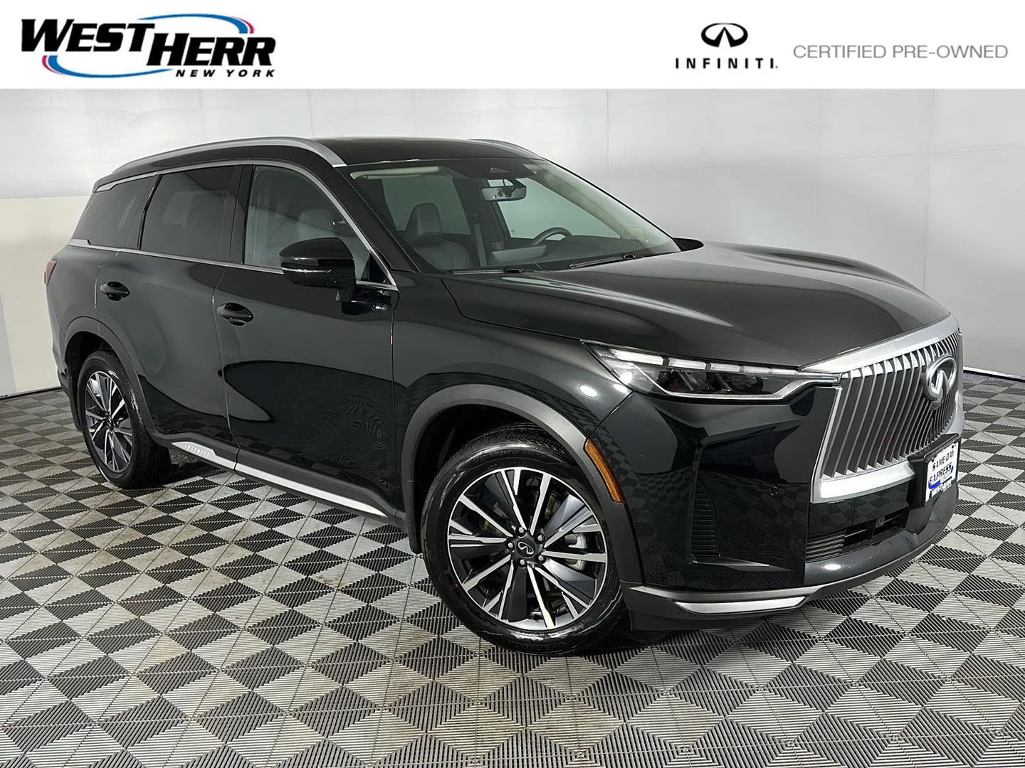 Used 2026 Mineral Black INFINITI LUXE image 1