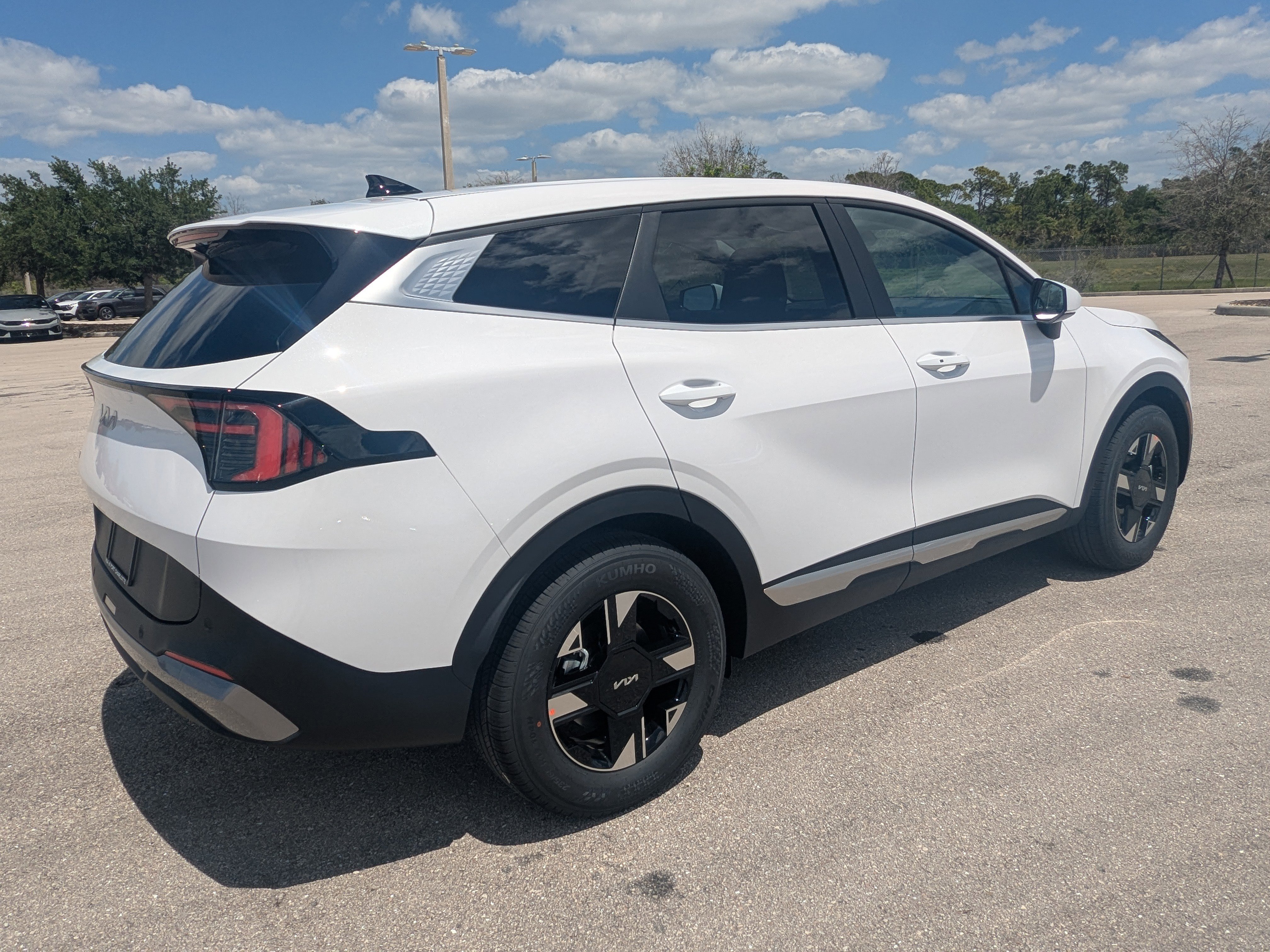 New 2026 Glacial White Pearl Kia LX image 5
