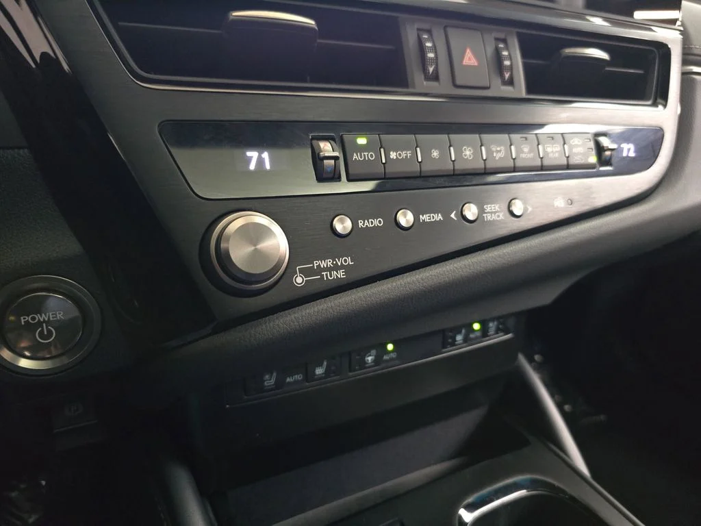 Used 2025 Silver Lexus 300h image 23