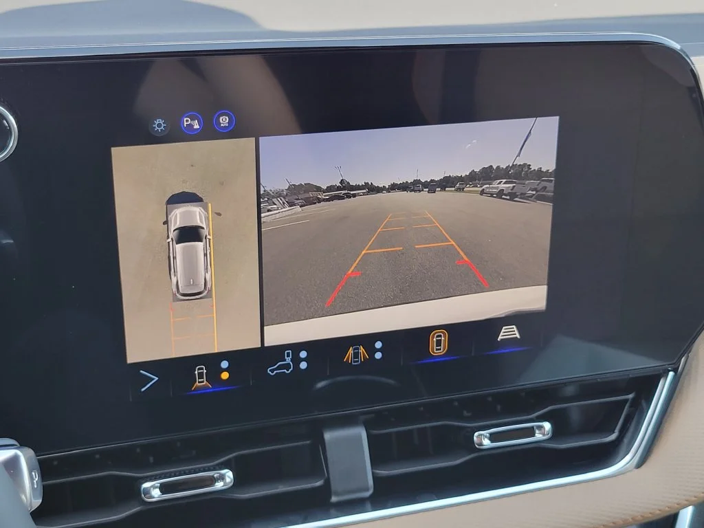 New 2027 Polar White Tricoat Chevrolet ACTIV image 24