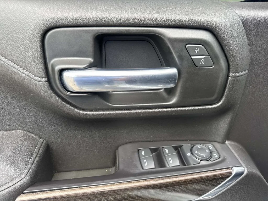 Used 2021 White Chevrolet RST image 36