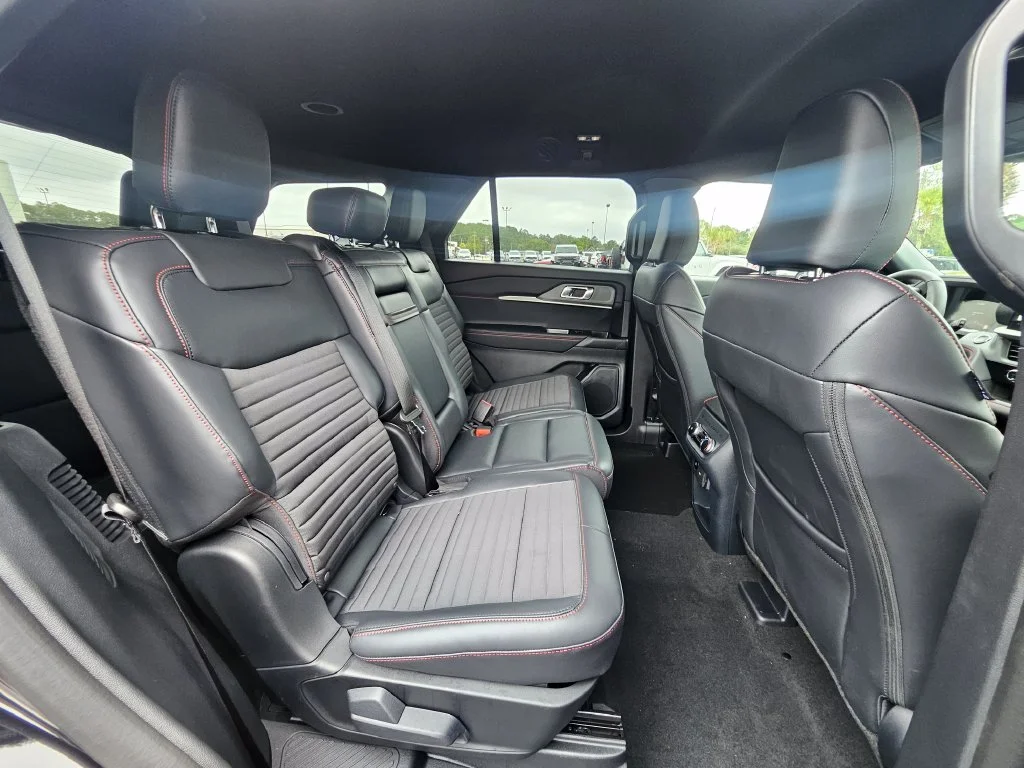 New 2027 Agate Black Metallic Ford ST-Line image 26