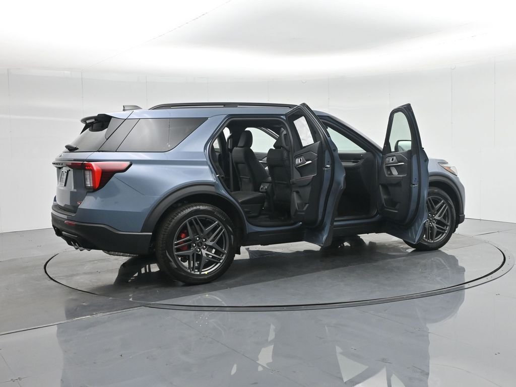 2025 Ford Explorer ST - Photo 6