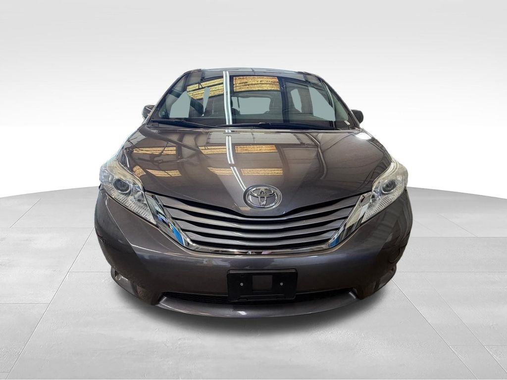 Used 2015 Gray Toyota XLE image 8