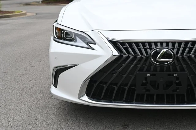 2024 Lexus ES Hybrid 300h - Photo 13