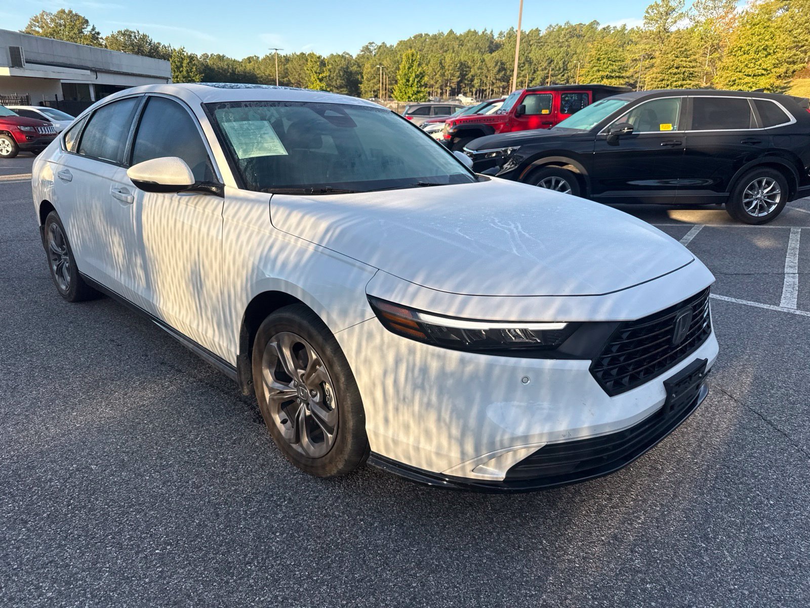 Used 2025 White Honda EX-L image 1