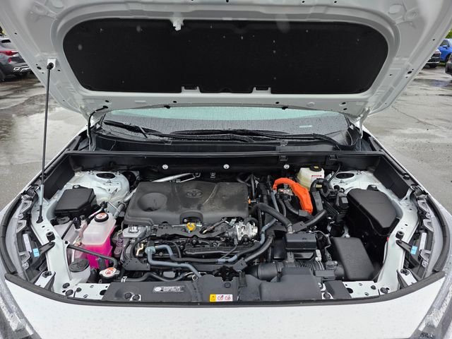 Used 2025 White Toyota XLE image 13