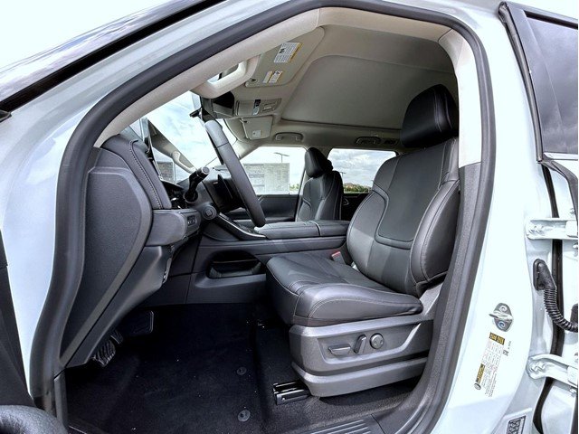 New 2026 RADIANT WHITE INFINITI Pure 4WD image 10