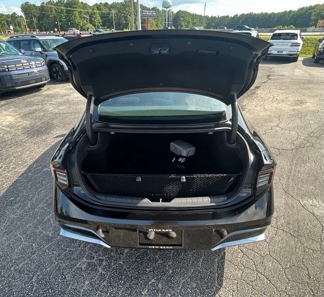 New 2026 Black Hyundai SEL image 4