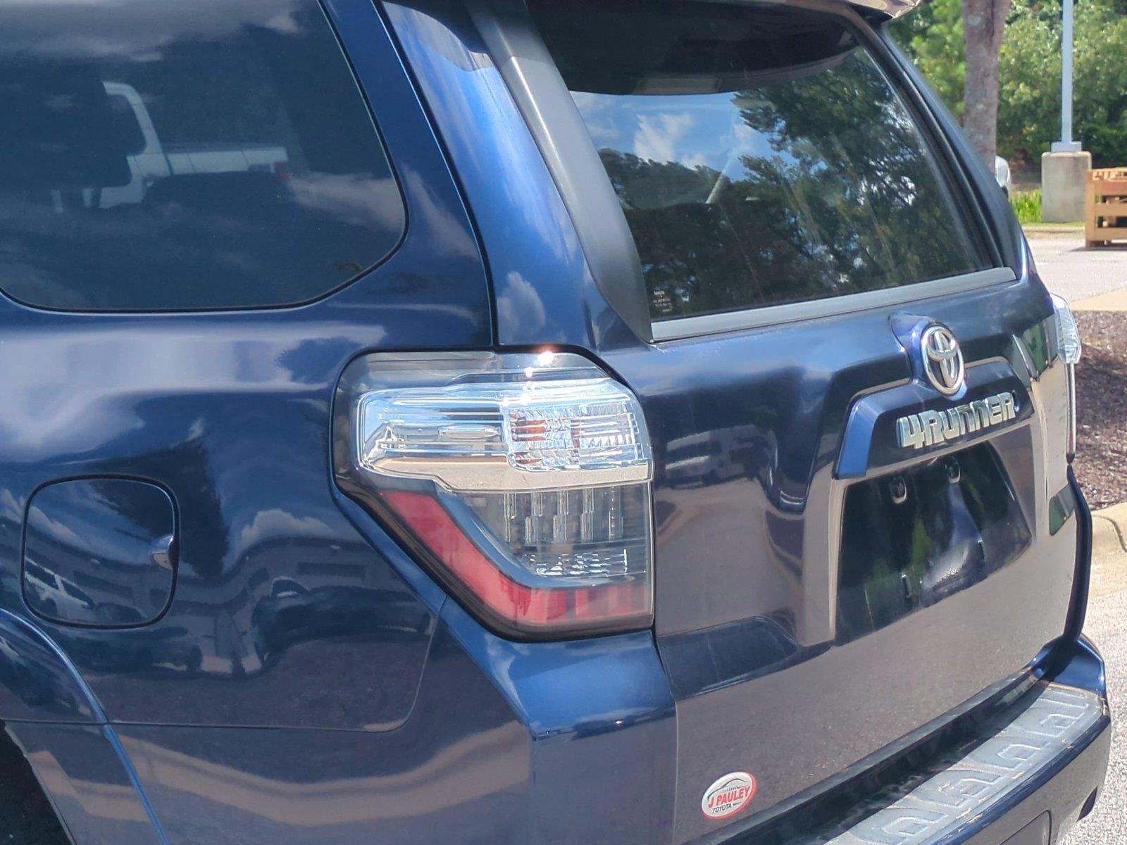 Used 2018 Nautical Blue Metallic Toyota SR5 Premium image 12