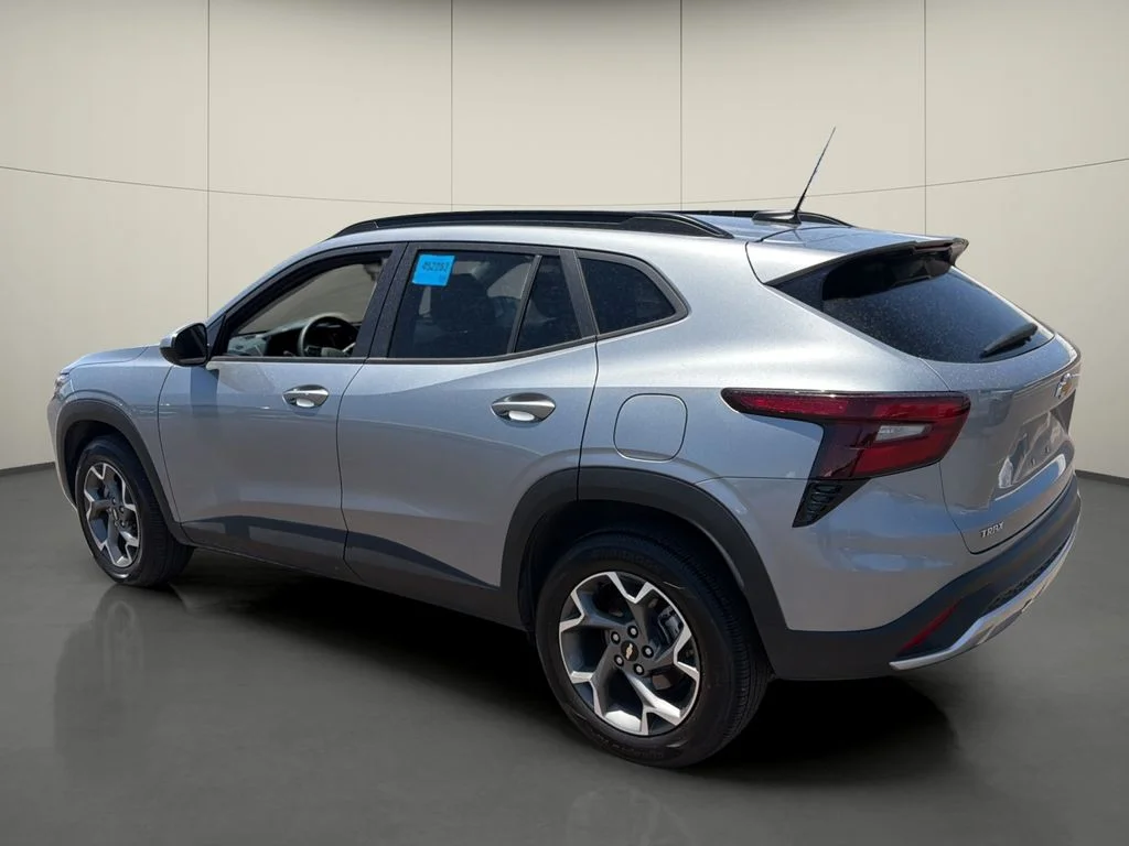Used 2025 Gray Chevrolet LT image 5