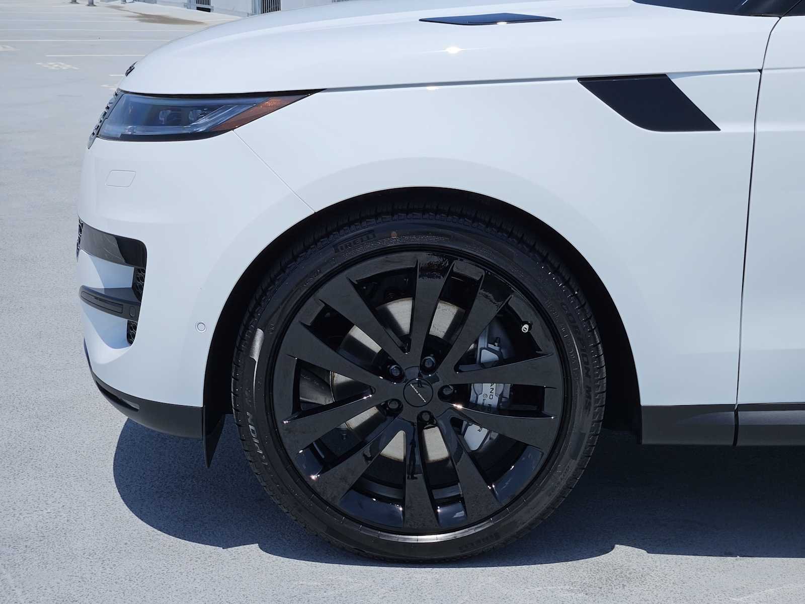 New 2026 Fuji White LAND ROVER SE image 9