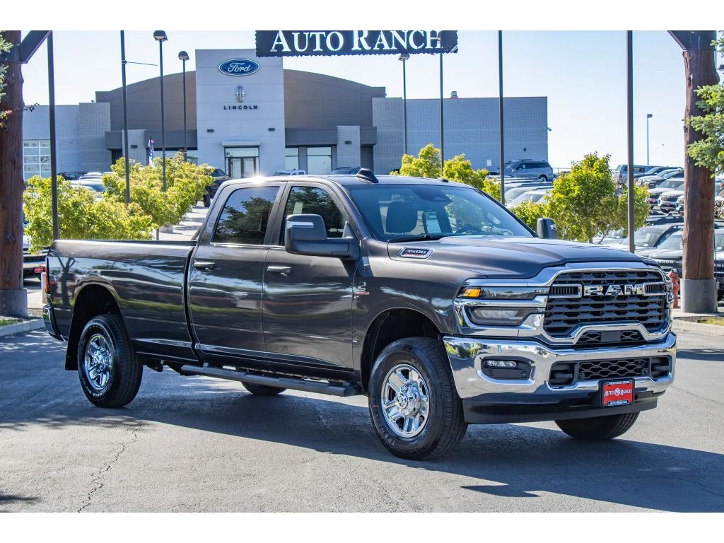 New 2026 Granite Crystal Metallic Clearcoat Ram Tradesman image 2