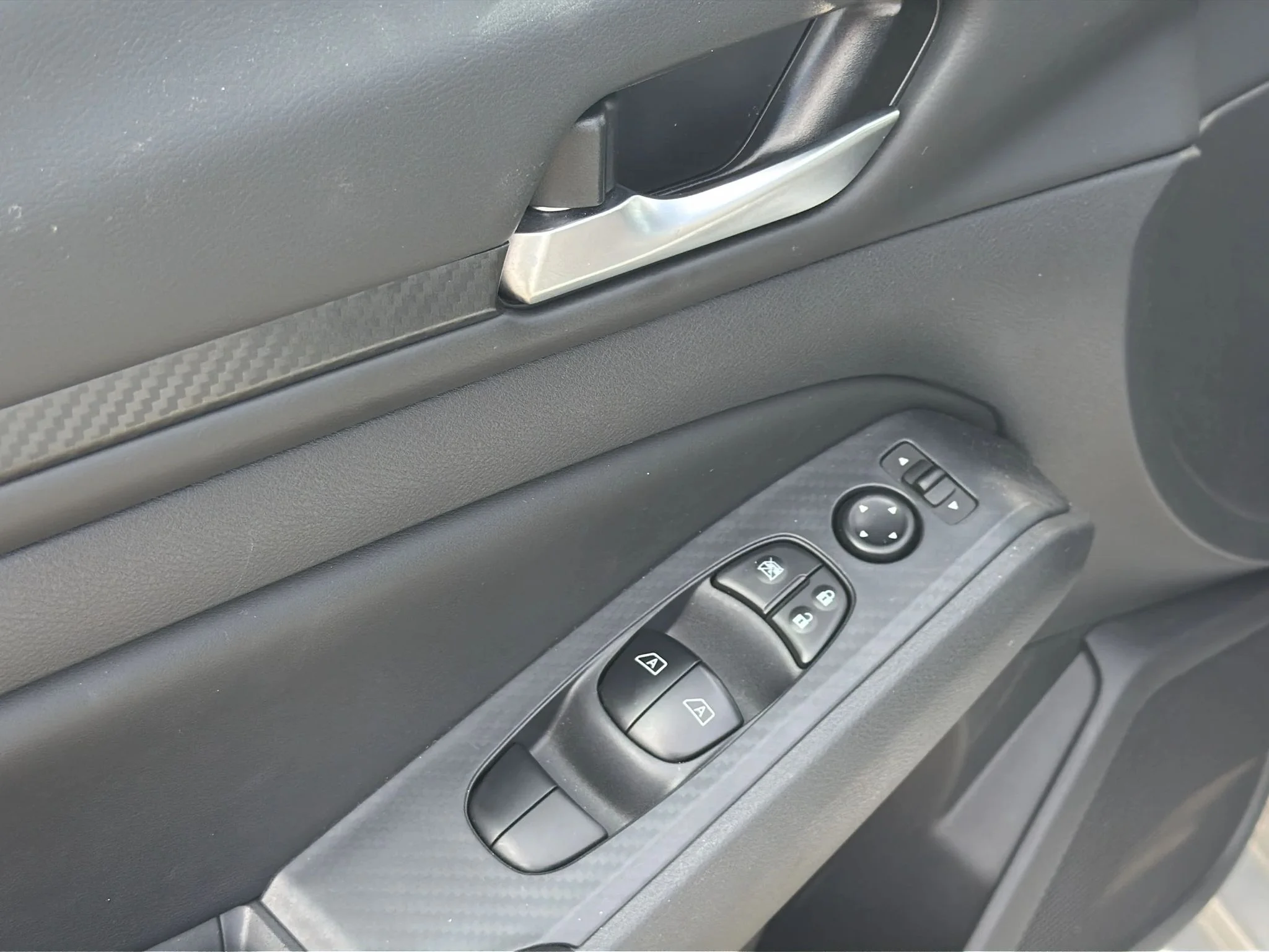 Used 2025 Brilliant Silver Metallic Nissan SV image 10
