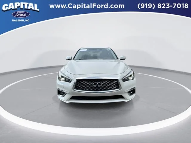 Used 2023 White INFINITI LUXE image 3