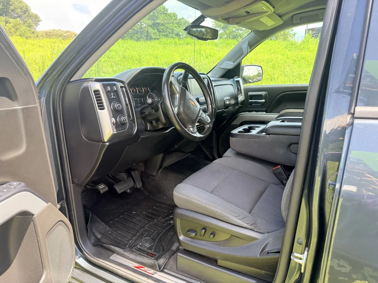 Used 2018 Gray Chevrolet LT Z71 4x4 4dr Crew Cab 5.8 ft. SB image 13