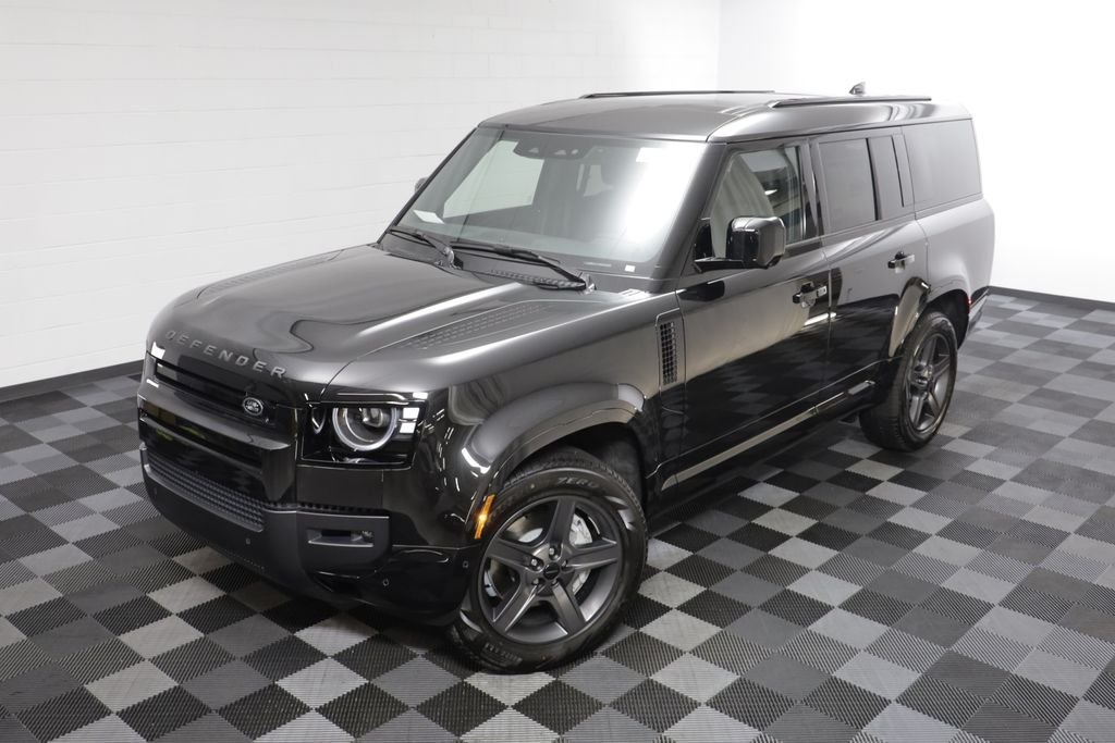 New 2026 Santorini Black LAND ROVER X-Dynamic SE image 2