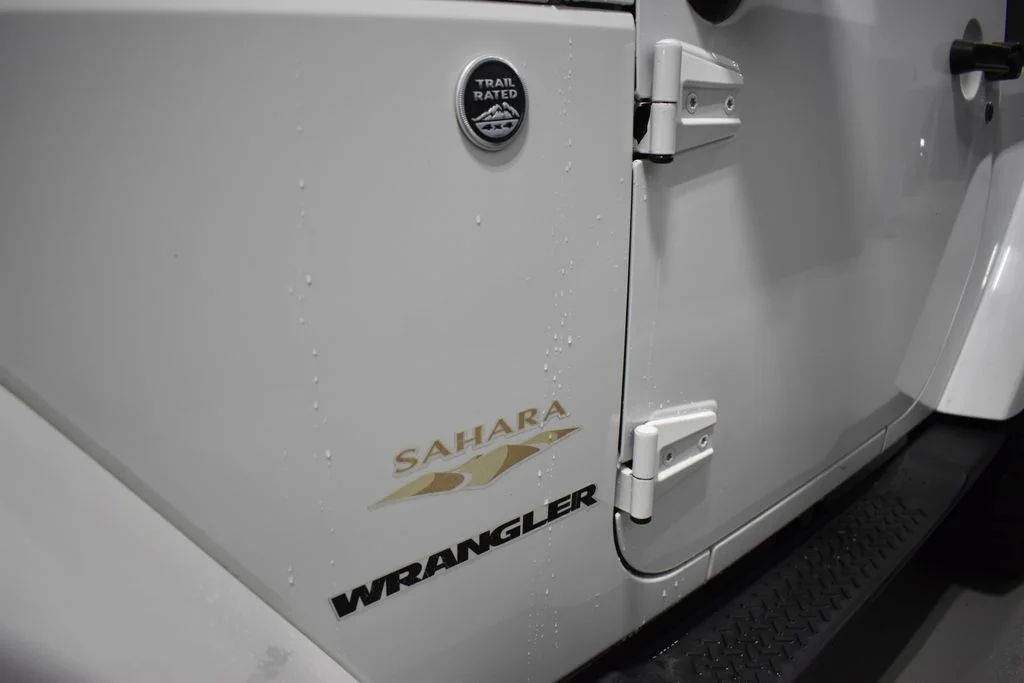 Used 2015 White Jeep Sahara image 25