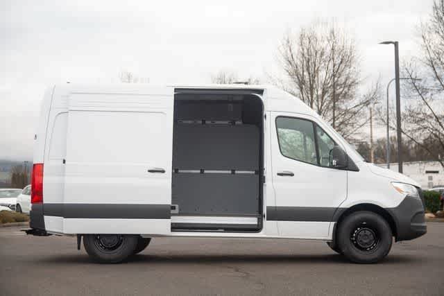 Used 2025 Arctic White Mercedes-Benz  image 7