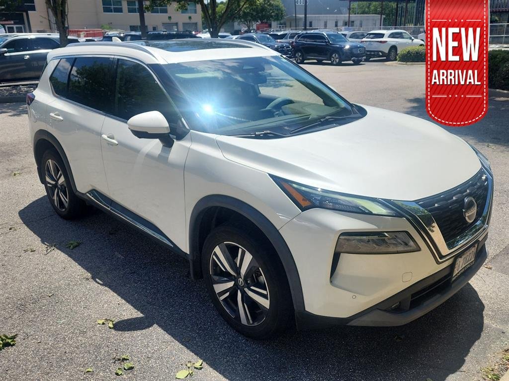 Used 2021 Pearl White Tricoat Nissan SL image 1