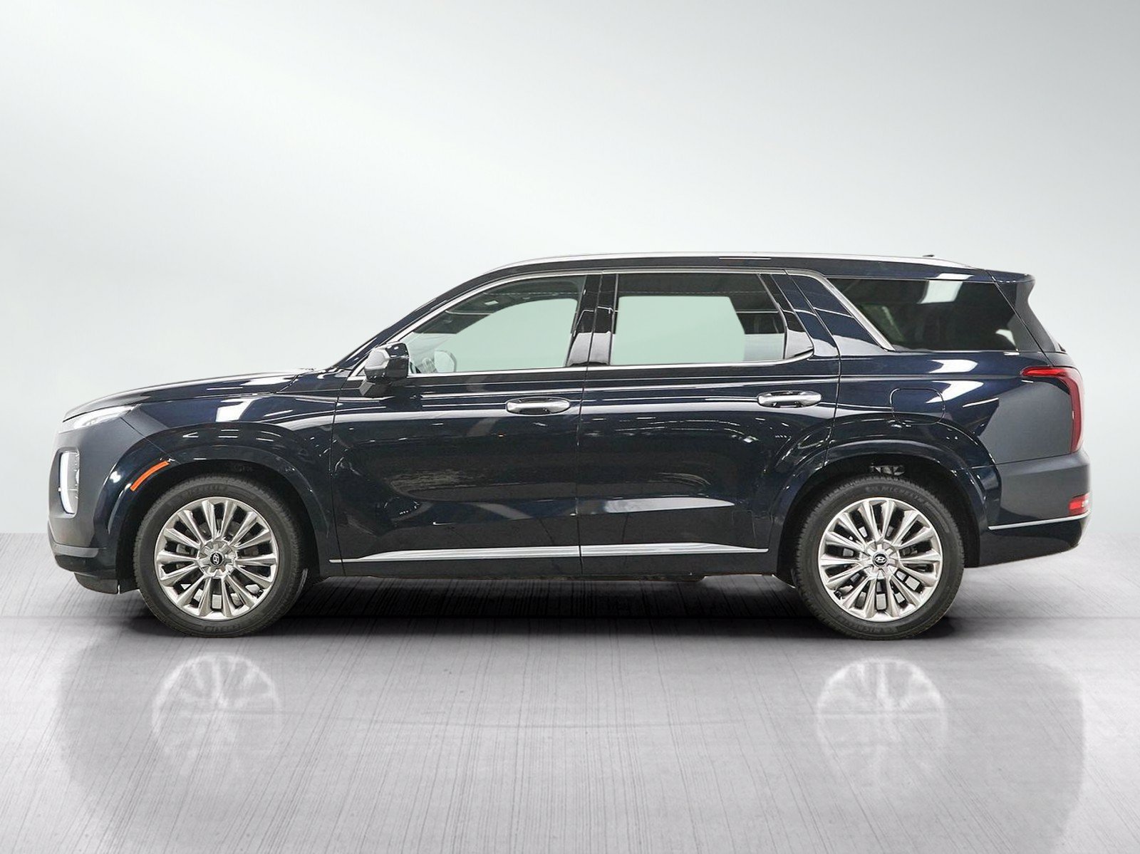 Used 2020 Moonlight Cloud Hyundai Limited AWD image 2