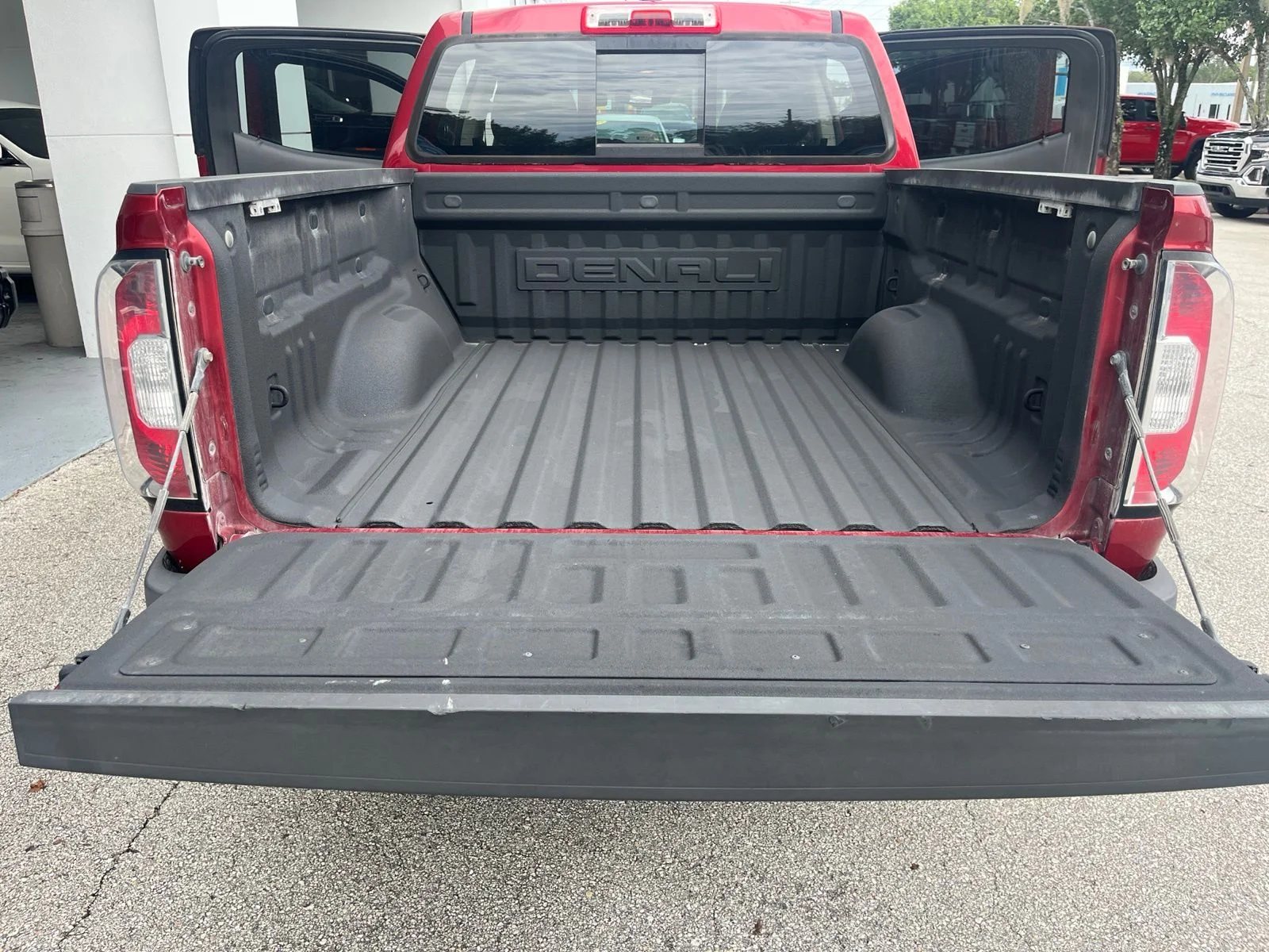 Used 2019 Red GMC Denali image 17