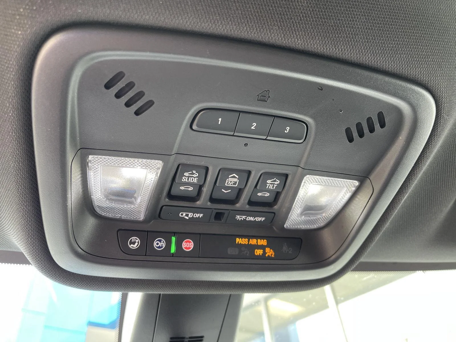 Used 2023 Iridescent Pearl Tricoat Chevrolet Premier image 28