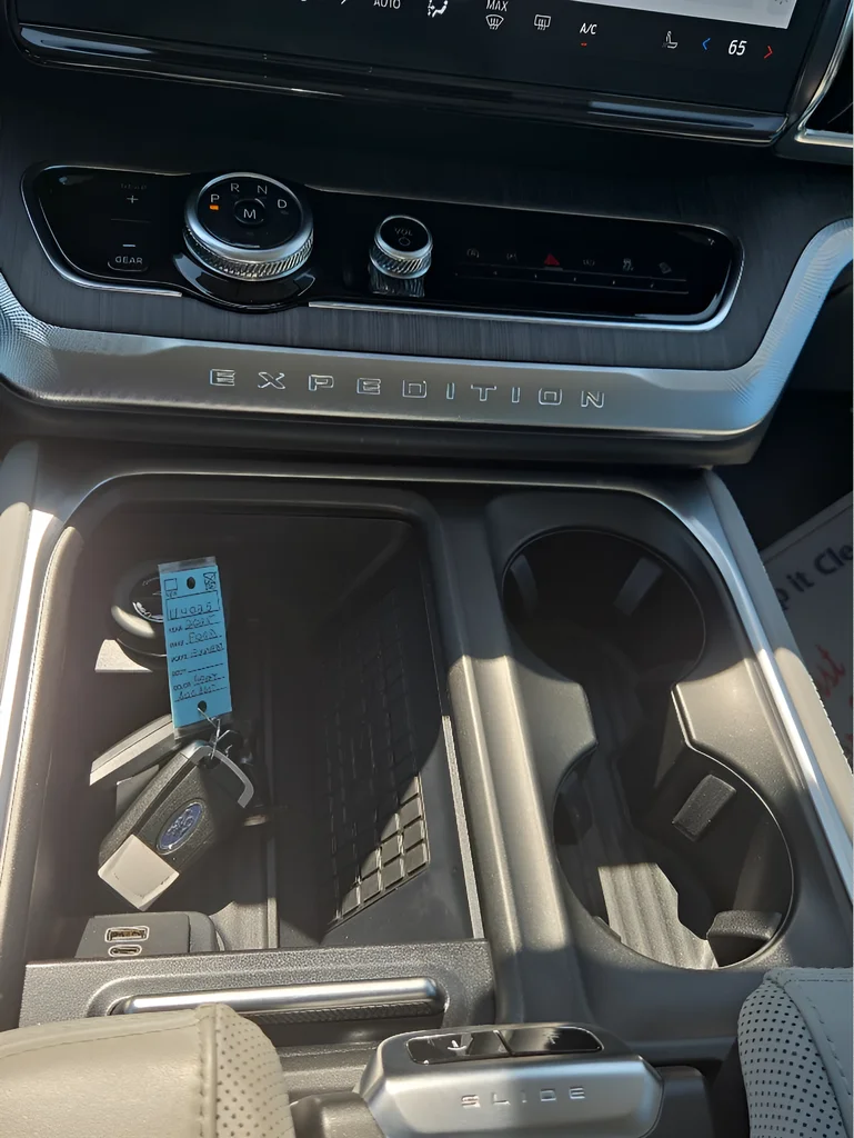 Used 2025 Black Metallic Ford Platinum image 23