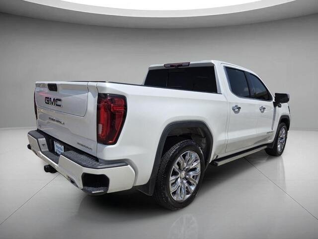 Used 2022 White Frost Tricoat GMC Denali image 5