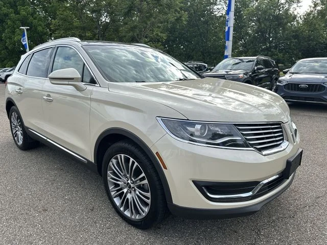 Used 2018  Lincoln Reserve image 17