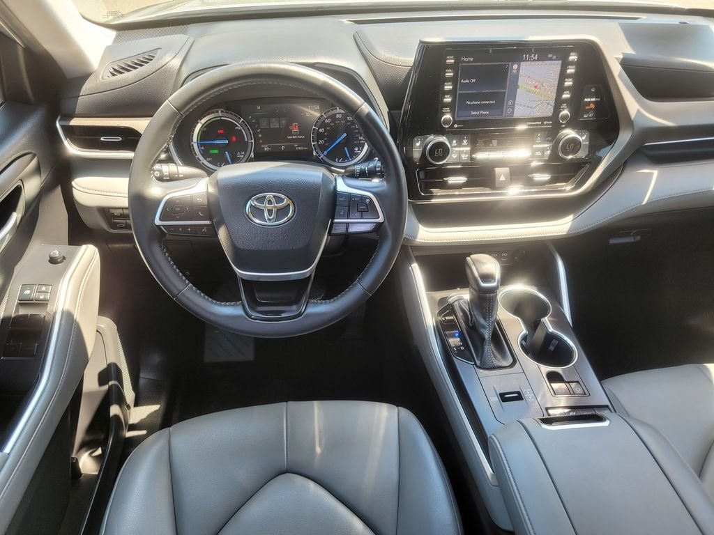Used 2022 Silver Toyota XLE image 13